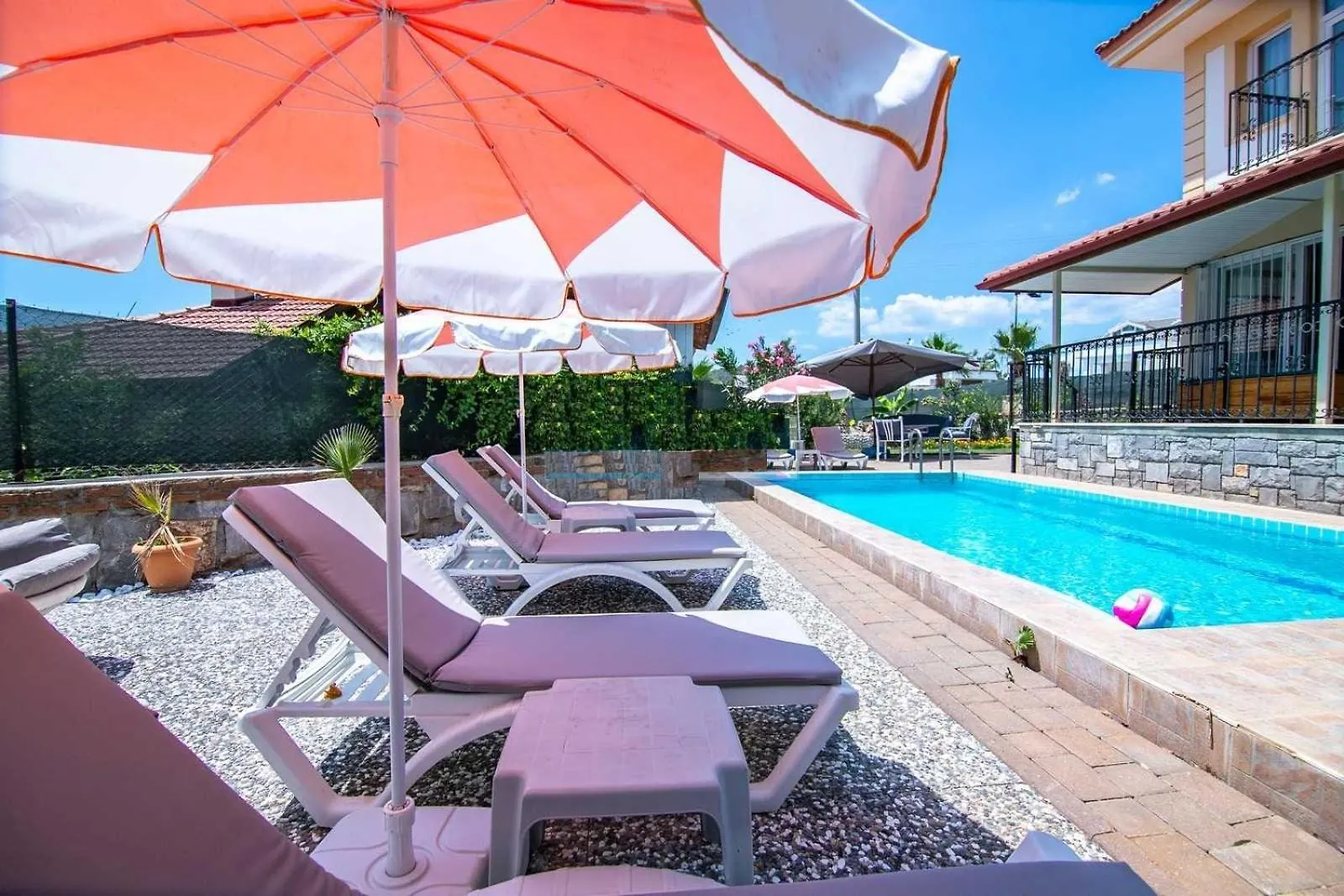 Villa Palm Tree location